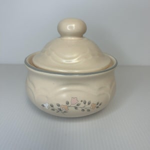 Pfaltzgraff Remembrance Round Covered Serving Dish Bowl with Lid Casserole