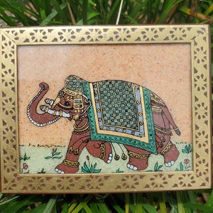 Joyero de elefante, hecho a mano en madera con incrustaciones de latón