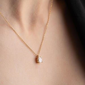 Delicata collana a goccia in oro per donna con pietra portafortuna in diamanti per bambina, collana con pietra portafortuna personalizzata per lei, regalo per il mese di nascita della mamma