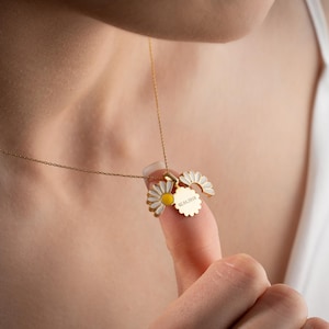Personalized Daisy Necklace Dainty Hidden Name Custom Secret Message Flower Necklace Romantic Message Dainty Mothers Day Gift for Women