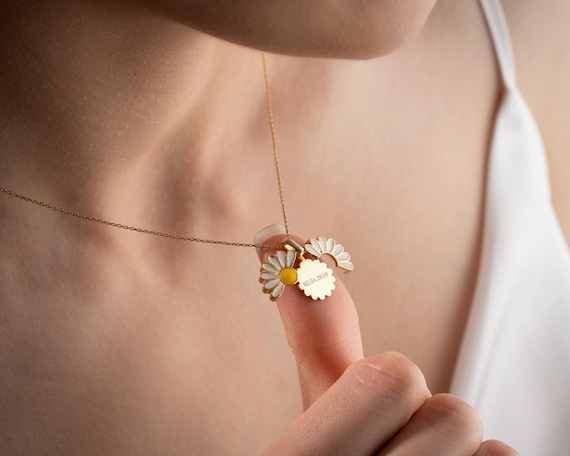 Personalized Daisy Necklace Dainty Hidden Name Custom Secret Message Flower Necklace Romantic Message Dainty Christmas Gift for Women