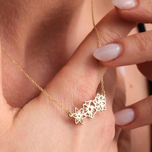 14K Gold Birth Flower Necklace for Women Personalized Birth Month Flower Necklace for Her Dainty Birthflower Necklace for Mom Grandma Gift