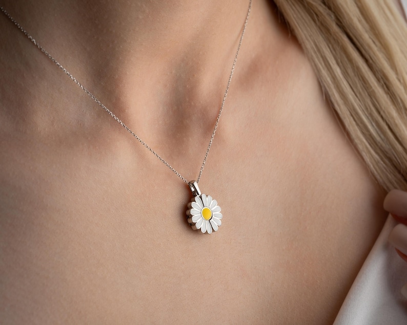 Personalized Daisy Necklace Dainty Personalized Hidden Name Daisy Necklace Custom Secret Message Flower Necklace Romantic Message Necklace