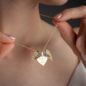 Colar de asas de anjo personalizado, delicado colar de asas de anjo dourado com nome, colar memorial personalizado, colar de asas de anjo da guarda para mãe