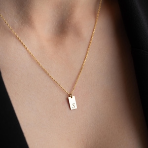 Custom Tag Necklace for Women Dainty Letter Necklace Gold Initial Necklace for Her Personalized Bar Necklace for Mom