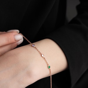 Bracelet de pierres de naissance familial en or délicat Bracelet de pierres de naissance personnalisé Bracelet de pierres de naissance en argent pour maman Bracelet de pierres de naissance multiples pour femme