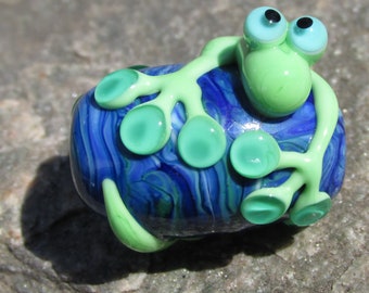 Turquoise Lizard Gecko Chameleon on Swirled Teal Lampwork Glass Bead  NLC Beads