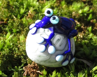 Blue Frog on Grey Brain Bead Lampwork  Glass NLC Beads