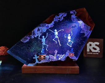 Halloween Skeleton Resin Lamp, Handmade Epoxy Night Light, Gothic Spooky Decor, Dancing Skeletons Resin Art Lamp, Haunted House Gift