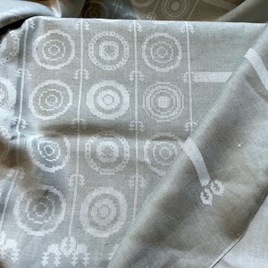 Vintage Dora Jung &quot;Timber&quot; linen damask tablecloth for Tampella, Finland, 1956 design, 52&quot; x 72&quot;, gray/green & pale gray, VG cond.