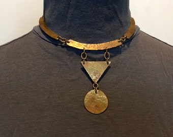 Vintage 1960s hand made hammered brass necklace, neck ring & kinetic pendants, 14 1/4", mod artisan studio jewelry, nice patina + condition