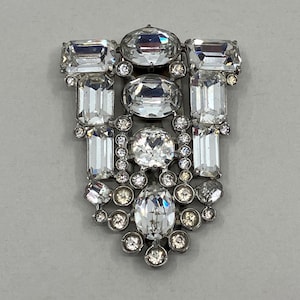 Vintage Eisenberg Original rhinestone fur clip, 1940s, 3&quot; x 2 1/8&quot;, signed, huge & sparkly, statement piece, 1 dark stone