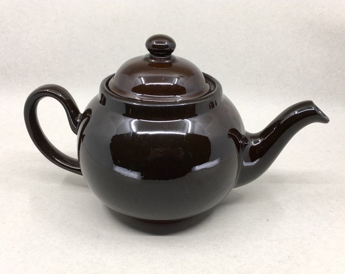 Vintage brown Betty 4cup Teapot, Made in England, Dark Brown