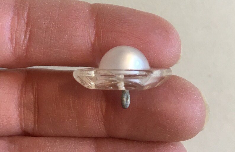 34 square metal shank ca Two vintage square faceted Lucite and acrylic moonstone buttons ? 1950s-1960s