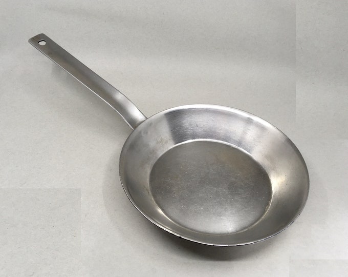 Vintage Legion Utensils Deep 9 Fry Pan / Skillet, Ca. 1940s, Extra