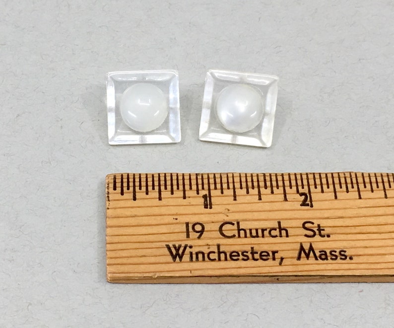34 square metal shank ca Two vintage square faceted Lucite and acrylic moonstone buttons ? 1950s-1960s