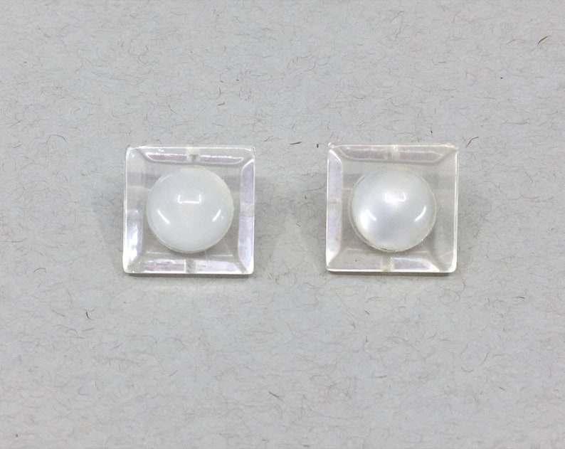 34 square metal shank ca Two vintage square faceted Lucite and acrylic moonstone buttons ? 1950s-1960s