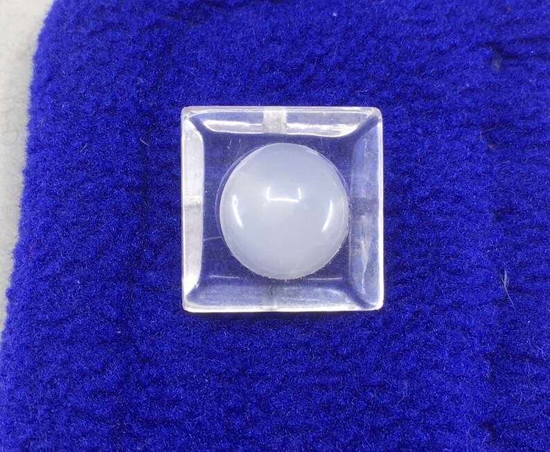 34 square metal shank ca Two vintage square faceted Lucite and acrylic moonstone buttons ? 1950s-1960s
