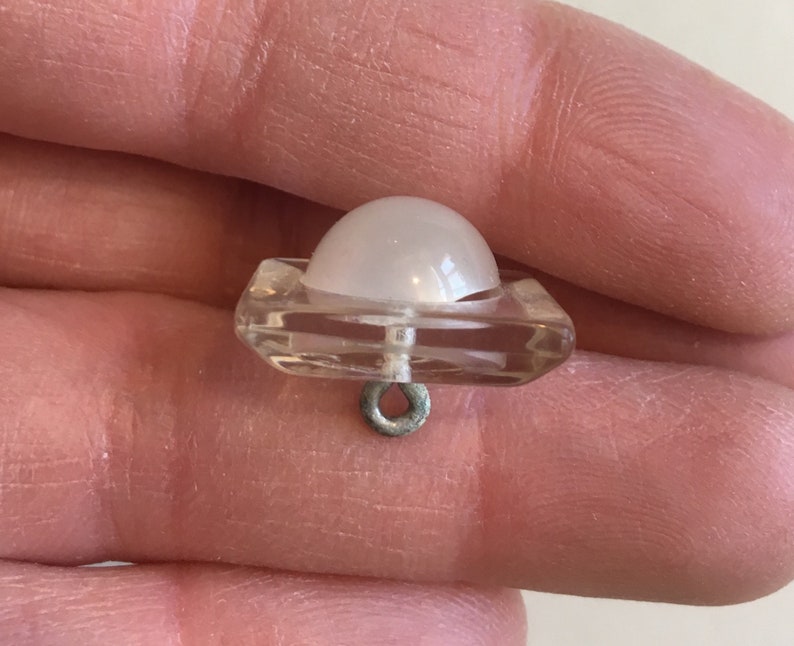 34 square metal shank ca Two vintage square faceted Lucite and acrylic moonstone buttons ? 1950s-1960s