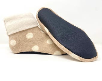 Meias de lã tipo pantufa, estampa de bolinhas, lã de cordeiro, antiderrapantes, tamanho adulto médio.