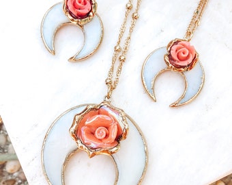 COLLIER DE ROSE /// Collier corne en or, bijoux bohème, croissant de lune, accessoires, cadeau pour elle, cadeaux de Noël pour femme, collier fleur rose