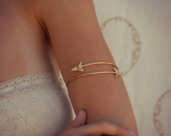 SHARK TOOTH ARMBAND /// Gold Armband, Silver Armband, Shark Week, Upper Arm Cuff, Gift for her, Birthday Gift for her