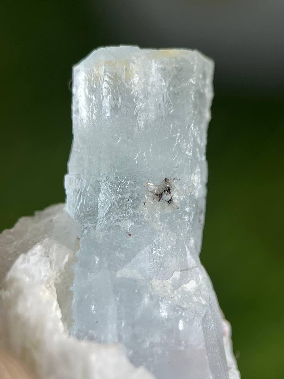 パキスタン、ギルギット・バルティスタン州スカルドゥ産の美しく