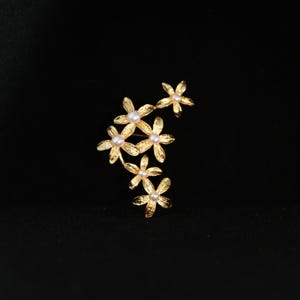 Gold Pearl Daisy Brooch, Textured Floral Cluster Pin, Lightweight Flower Jewelry