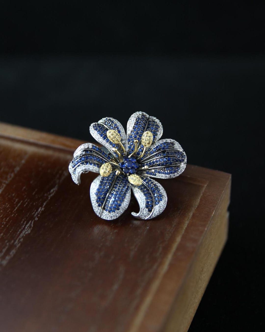 ・ lily (⁠◍⁠•⁠ᴗ⁠•⁠◍⁠)⁠❤ Blue Lily Flower Brooch, Zircon Crystal Floral Pin, Wedding Coat