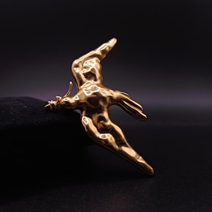 Vintage Inspired Gold Bird Brooch. Abstract Dove Pin, Sculptural Flying Bird Lapel Pin, Minimalist Art Jewellery Gift. Gift for her.
