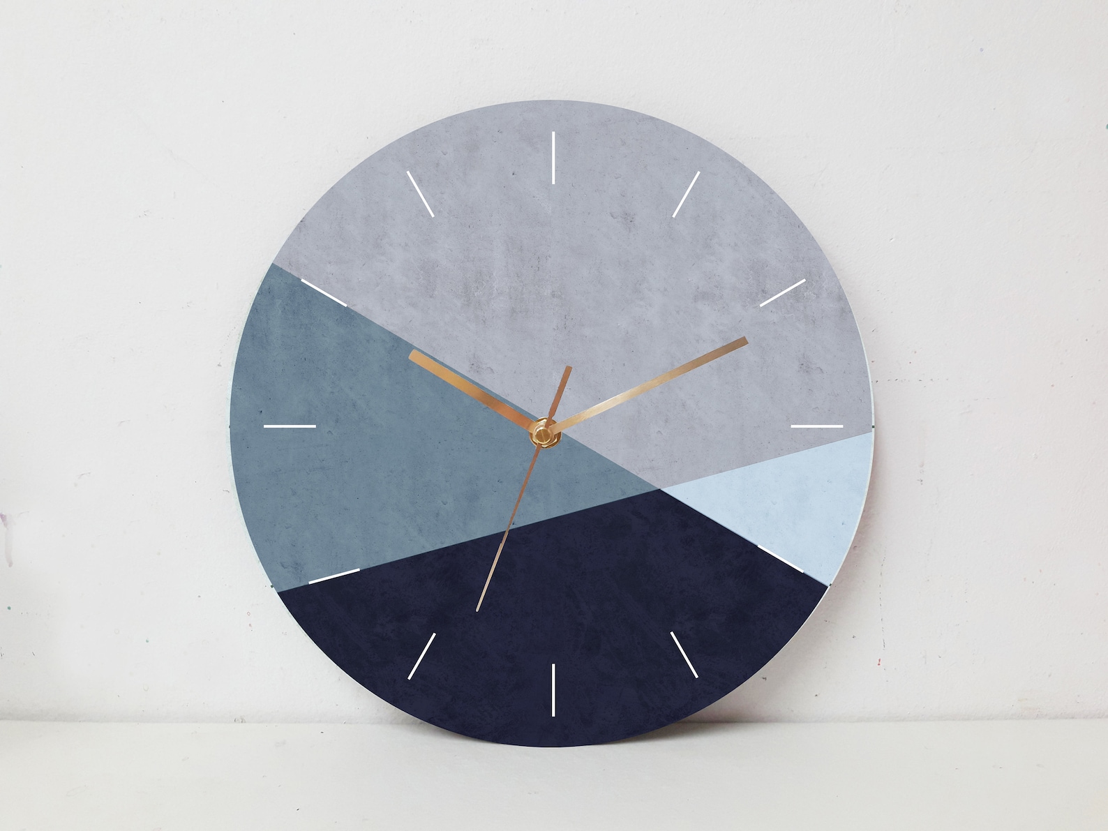 A closer look at Geometric Shaped Wall Clock For Apartment Decor