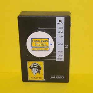 Pittsburgh Pirates/Long John Silver&#39;s AM Transistor radio