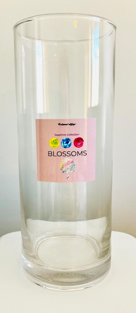 Clear glass flower vase