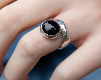 Cantilever ring | bright sterling silver with black onyx | US size 6 3/4