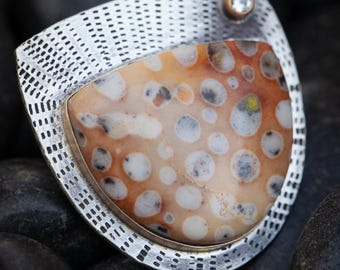 Fawn jasper | hand-stamped setting with 14k gold | white sapphire | US size 7