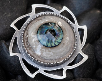PROTECTIVE EYE  | sterling silver brooch with artisan glass eye