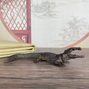 Vintage bronze carved crocodile tea pet statue, Home decortion