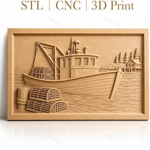 Könnte beinhalten: Ein rechteckiges Holzrelief mit einem Fischerboot, Hummerkörben und einer Küstenszene mit einem kleinen Haus und Bäumen. Der Text STL | CNC | 3D Print steht über dem gerahmten Kunstwerk, das eine hellbraune Holzmaserung aufweist.