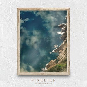 DRUCKBARE KUNST | Luft Küsten Wand Kunst | Tiefblauer Blick auf das Meer | Vogelaugen-Meerblick | Digitaler Download