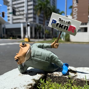 Sapo Concho Figurine: 6&quot; 3D Printed Puerto Rican Desk Buddy with Sign