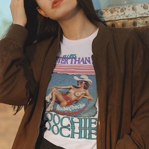 Hotter Than A Hoochie Coochie Comfort Colors Shirt, Muziekliefhebber Meme Tee, Retro jaren 90 Vibe (S-5XL, 100% Katoen, Unisex)