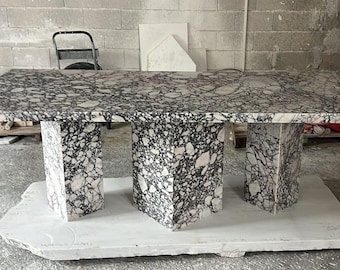 Rechthoekige Calacatta-altvioolmarmeren eettafel. Marmeren eettafel. Rechthoekige eettafel. Grote marmeren eettafel.