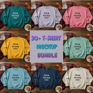 Peut inclure: Un ensemble de maquettes présentant neuf sweatshirts de différentes couleurs : vert d'eau, lavande, rose, jaune, menthe, bleu clair, marine et crème. Chaque sweat-shirt affiche le texte "YOUR DESIGN HERE". Un graphique central indique "30+ T-SHIRT MOCKUP BUNDLE".