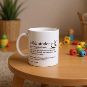 Taza con la definición de niñera: regalo de agradecimiento de un niño, taza de fin de curso para niñera, regalo personalizado de cuidado infantil, regalo para niñera