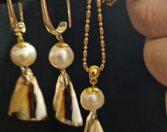 Shell and Pearl earring and necklace set