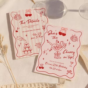 Puede incluir: Dos tarjetas de invitación rosas con texto e ilustraciones en rojo. Una tarjeta dice "The Details" y la otra dice "She's the Cherry on top!". Ambas tarjetas tienen un tema de cerezas y son para una fiesta de cumpleaños número 21.