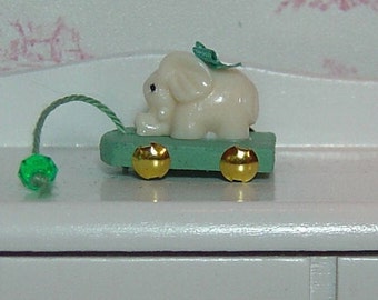 Dollhouse child's pull toy white elephant miniature 1:12 Scale
