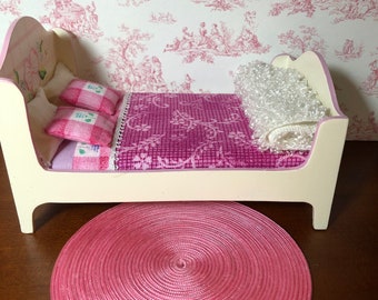 Dollhouse pink braided round rug 1:12 scale