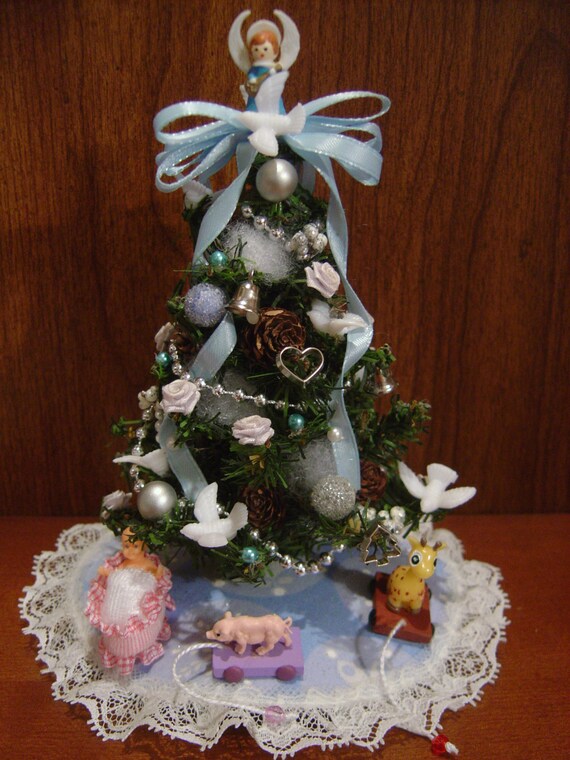 Dollhouse Miniature Christmas Tree With Skirt Dollhouse Miniature Christmas Tree With Skirt