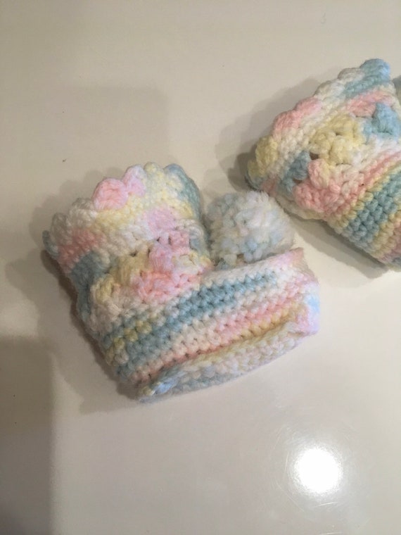 Hand Knit Baby Booties. - image 3